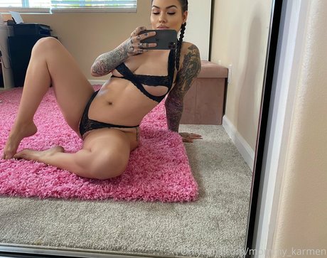 Naakte gelekte OnlyFans-foto van Freekarmen
