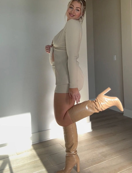 Naakte gelekte OnlyFans-foto van Iskra Lawrence