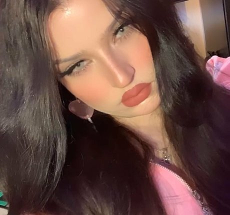 Naakte gelekte OnlyFans-foto van Shinuki
