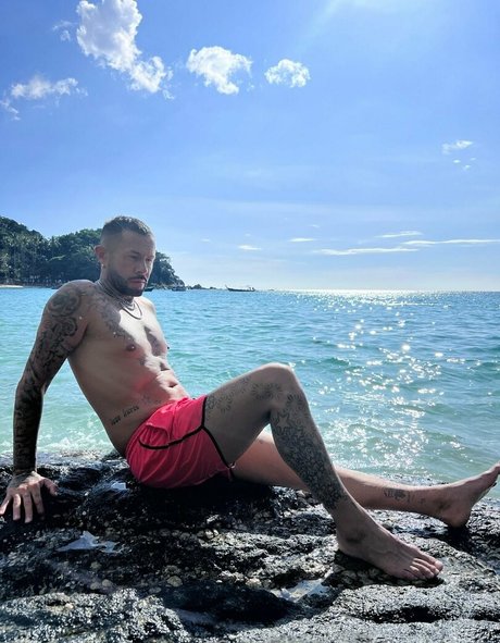 Naakte gelekte OnlyFans-foto van Loohoodz