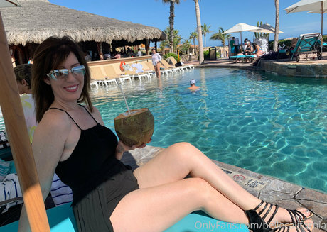 Naakte gelekte OnlyFans-foto van Mrsbellecakes