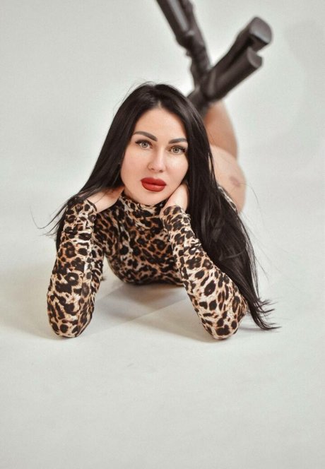 Naakte gelekte OnlyFans-foto van Olivipearl