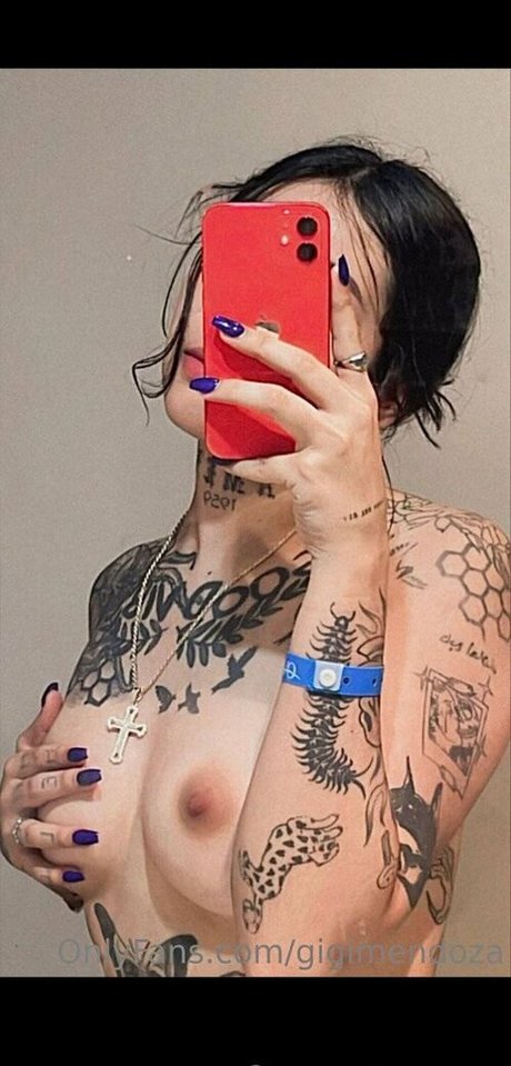 Naakte gelekte OnlyFans-foto van Gigimendoza