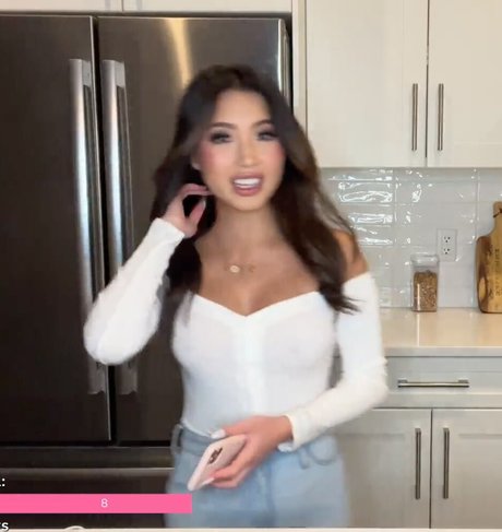 Naakte gelekte OnlyFans-foto van Karenliao