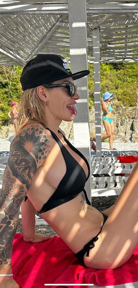 Naakte gelekte OnlyFans-foto van Nina Danilyuk