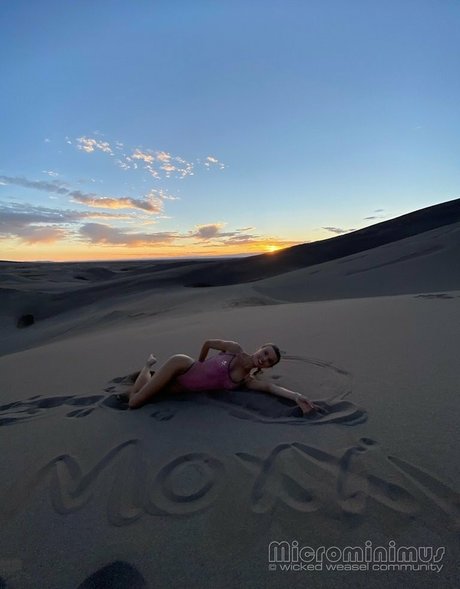 Naakte gelekte OnlyFans-foto van Lovemoxxi