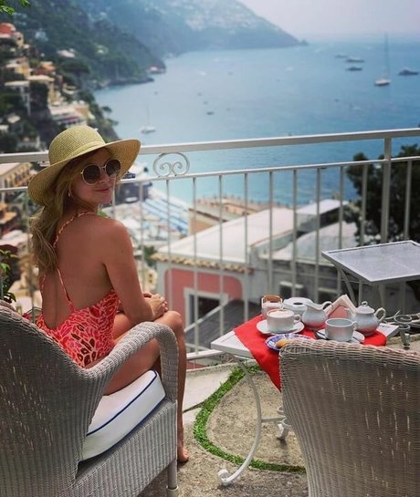 Naakte gelekte OnlyFans-foto van Tina Obrien