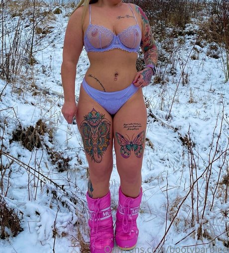 Naakte gelekte OnlyFans-foto van Bootybarbiee