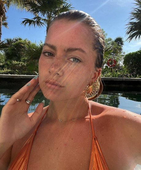 Naakte gelekte OnlyFans-foto van Tasha Ghouri