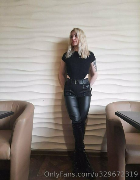 Naakte gelekte OnlyFans-foto van Countryblond