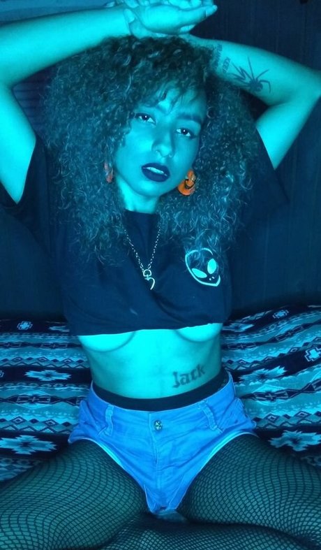Naakte gelekte OnlyFans-foto van Laysla Jack