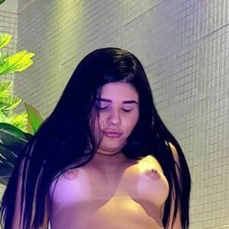 Naakte gelekte OnlyFans-foto van Thayna
