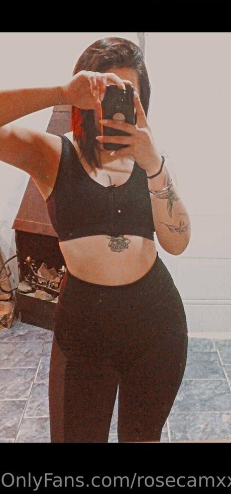 Naakte gelekte OnlyFans-foto van Rosecamxxx