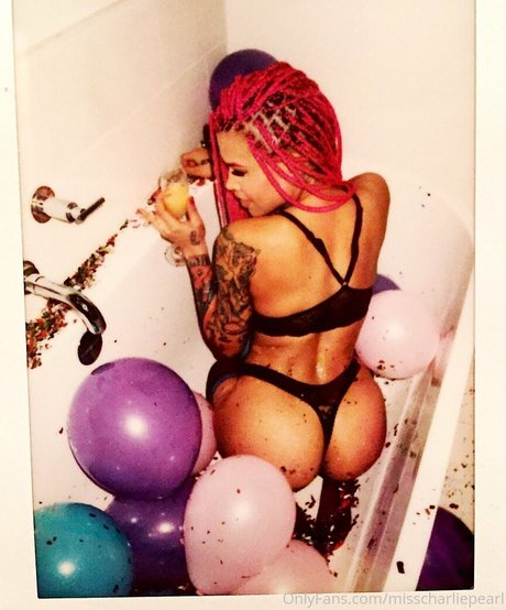 Naakte gelekte OnlyFans-foto van Misscharliepearl