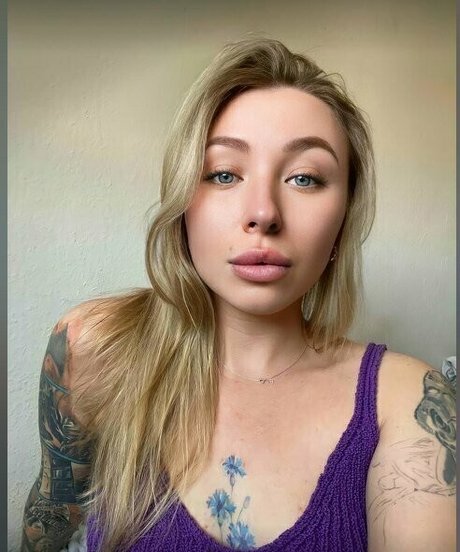 Naakte gelekte OnlyFans-foto van Reginafoxi