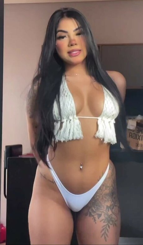 Naakte gelekte OnlyFans-foto van Emilly Souza