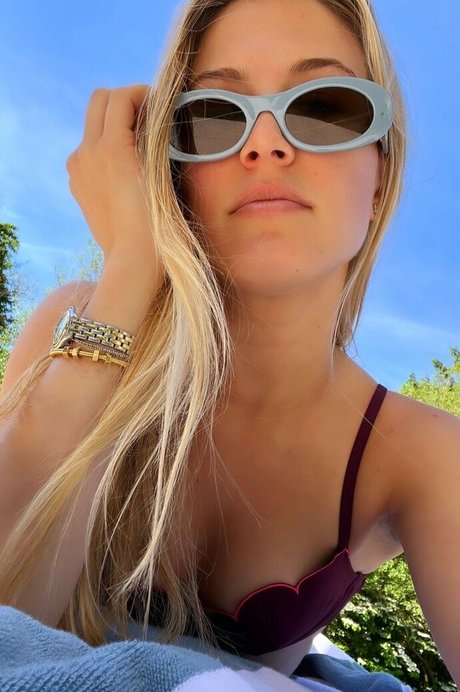 Naakte gelekte OnlyFans-foto van Eugenie Bouchard