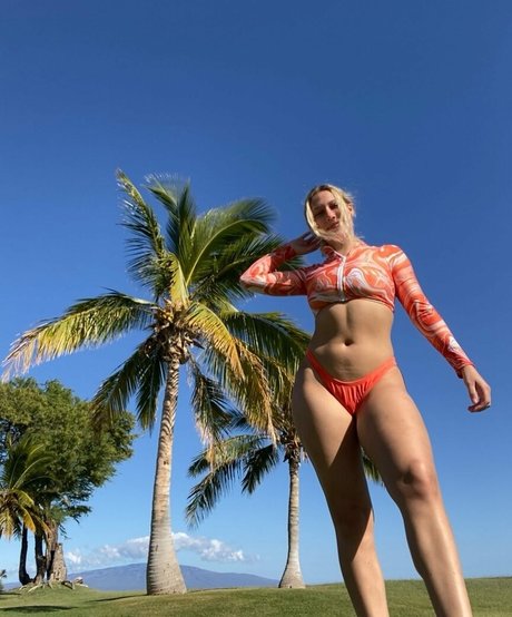 Naakte gelekte OnlyFans-foto van Claire Grimes
