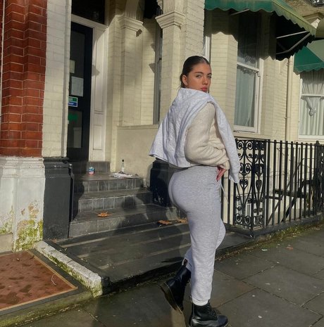 Naakte gelekte OnlyFans-foto van Ela Beeri