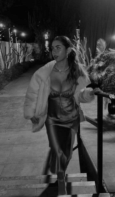 Naakte gelekte OnlyFans-foto van Ela Beeri