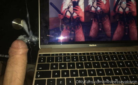 Naakte gelekte OnlyFans-foto van Mistressyumi
