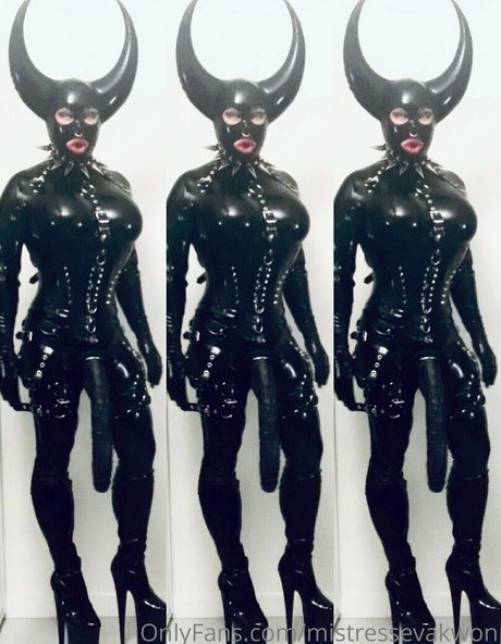 Naakte gelekte OnlyFans-foto van Mistressyumi