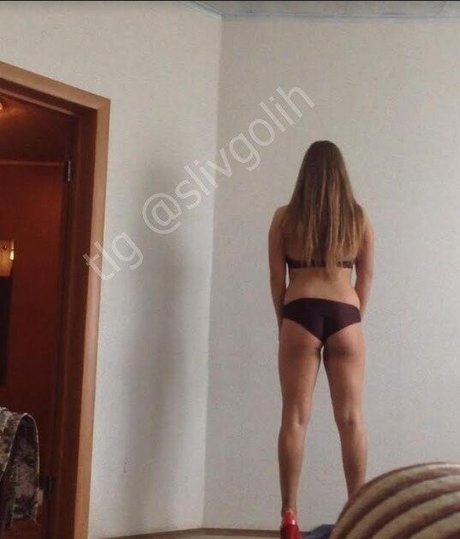 Naakte gelekte OnlyFans-foto van Mila Saifutdinova