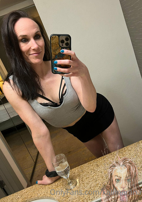 Naakte gelekte OnlyFans-foto van Kalimarana
