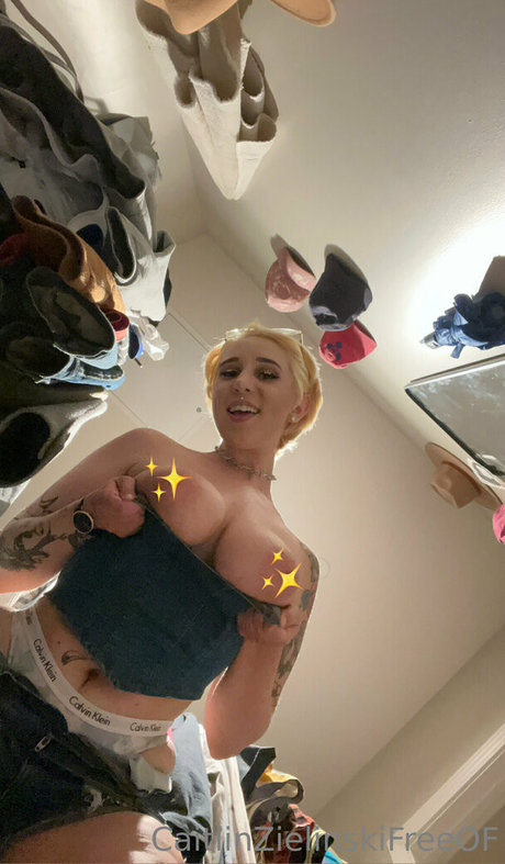 Naakte gelekte OnlyFans-foto van Caitlinzielinskifree