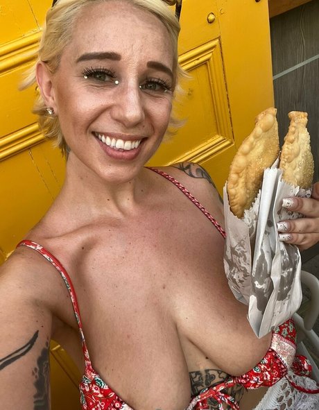Naakte gelekte OnlyFans-foto van Caitlinzielinskifree