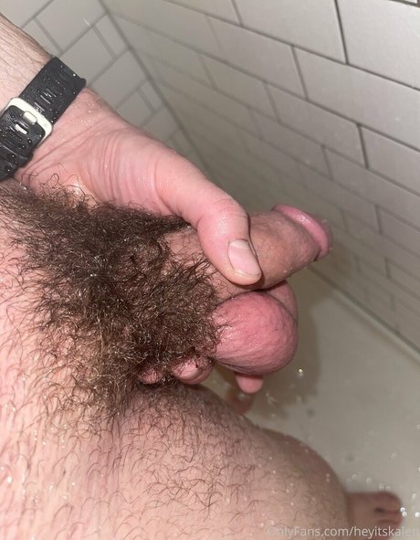 Naakte gelekte OnlyFans-foto van Heyitskalen