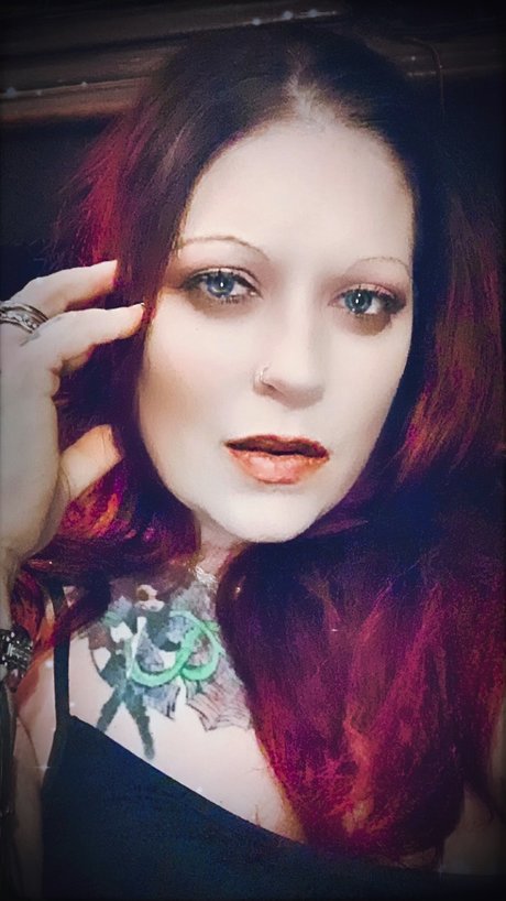 Naakte gelekte OnlyFans-foto van Mistress Heather