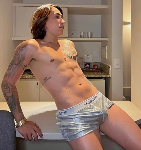 Naakte gelekte OnlyFans-foto van Matheus Henrique