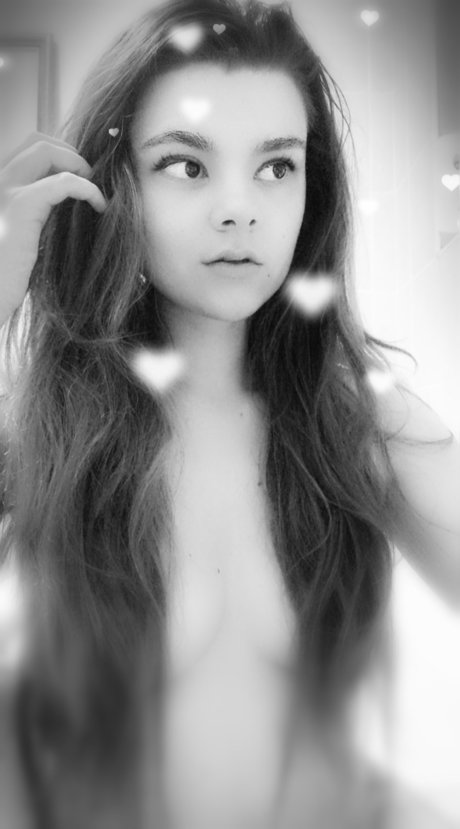 Naakte gelekte OnlyFans-foto van Stacys Mom