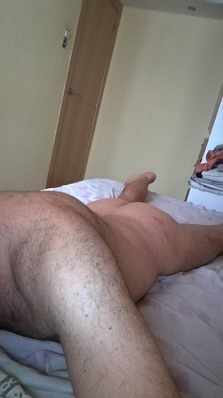 Naakte gelekte OnlyFans-foto van Carlos Troitio