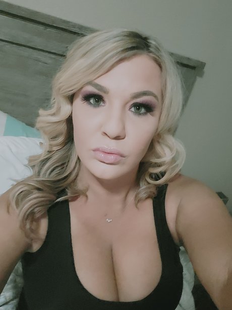 Naakte gelekte OnlyFans-foto van Lolo