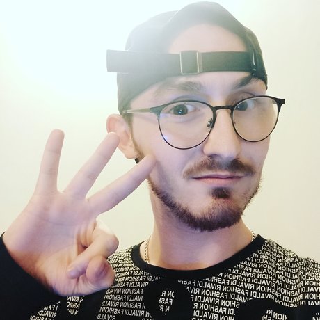 Naakte gelekte OnlyFans-foto van Simon Toulouse