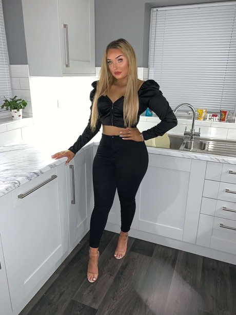 Naakte gelekte OnlyFans-foto van Kirsty