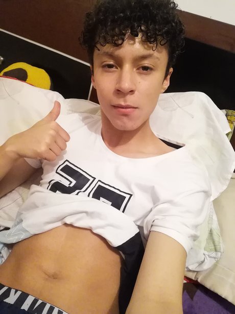 Naakte gelekte OnlyFans-foto van Stiven