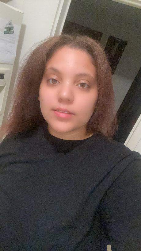 Naakte gelekte OnlyFans-foto van Aicha