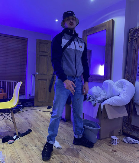 Naakte gelekte OnlyFans-foto van Jay Ldn