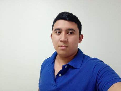 Naakte gelekte OnlyFans-foto van Byron Aguilar