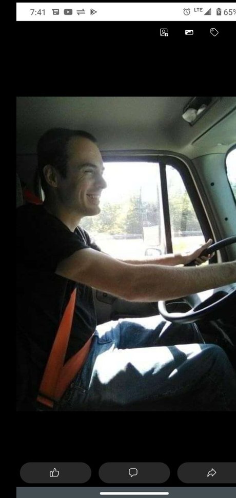 Naakte gelekte OnlyFans-foto van Sexy Trucker