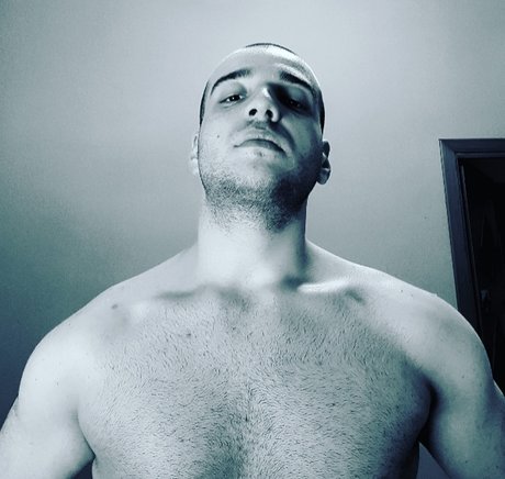 Naakte gelekte OnlyFans-foto van Alfredo