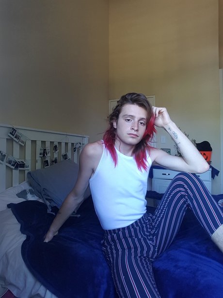 Naakte gelekte OnlyFans-foto van Victor Leil