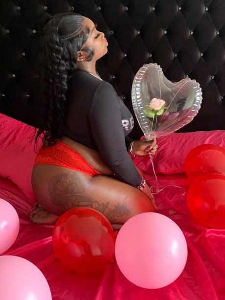Naakte gelekte OnlyFans-foto van Luuhtee