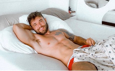 Naakte gelekte OnlyFans-foto van Lowi