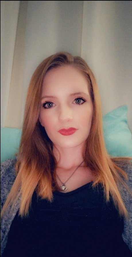 Naakte gelekte OnlyFans-foto van Strawberryangel
