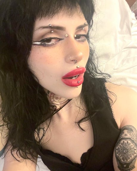 Naakte gelekte OnlyFans-foto van Lilith Eveningstar