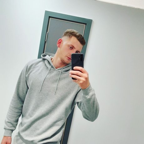Naakte gelekte OnlyFans-foto van Josh0f